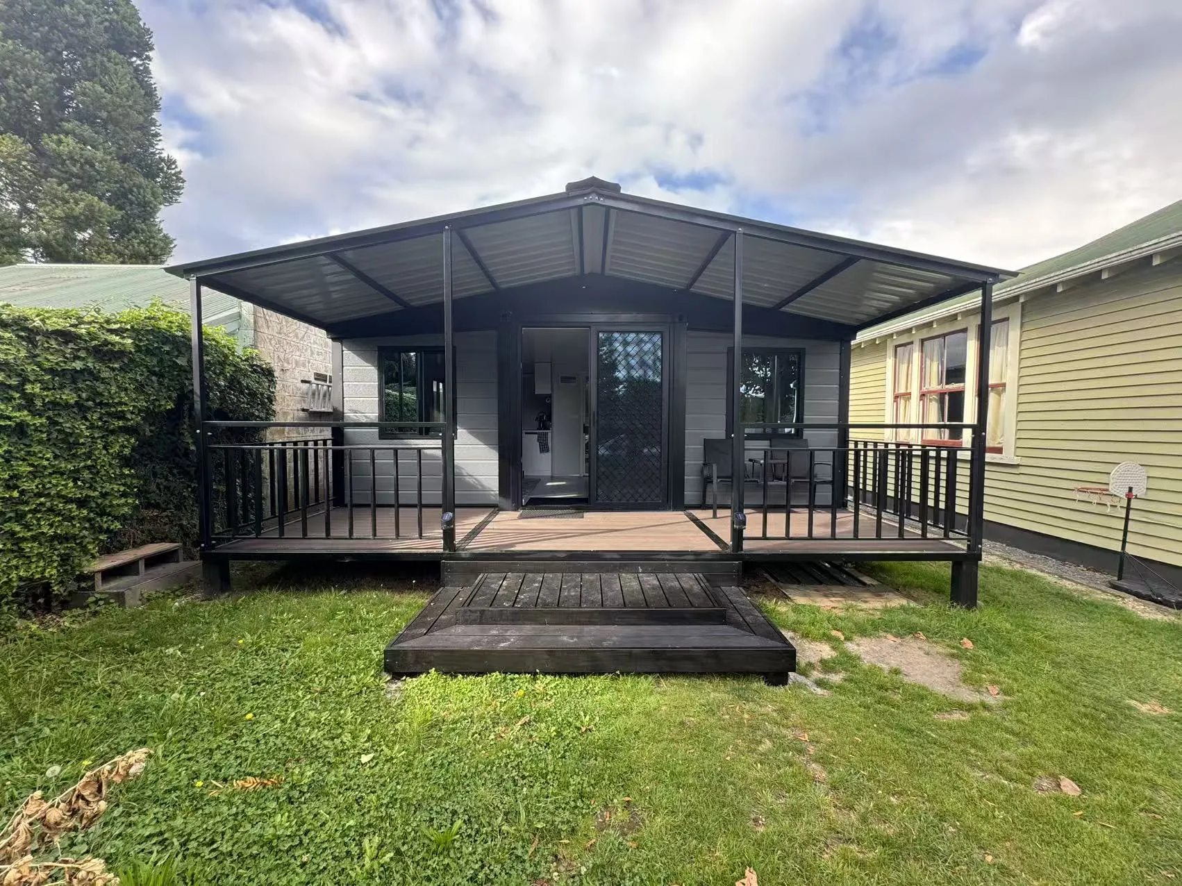 40ft luxury expandable container villa with custom veranda modern prefab modular house